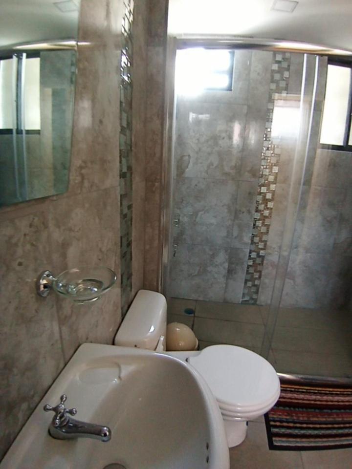 Hostal Atlantis กีโต ภายนอก รูปภาพ